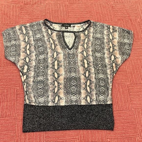 le chateau Tops - Le Chateau women’s size medium snakeskin print Black pink White glittery Top